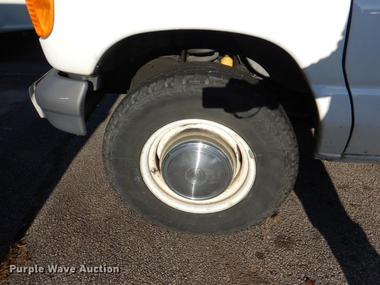 image for item HL9305 2006 Ford E350  handicap accessible van