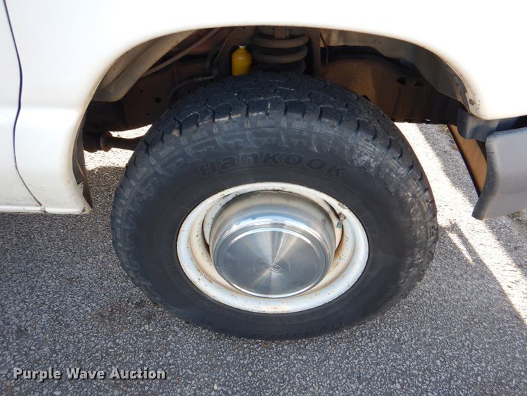 image for item HL9305 2006 Ford E350  handicap accessible van