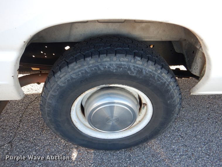 image for item HL9305 2006 Ford E350  handicap accessible van