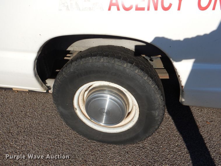 image for item HL9305 2006 Ford E350  handicap accessible van