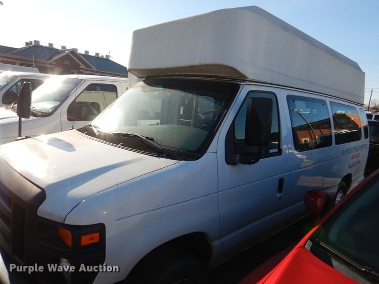 image for item HL9306 2008 Ford E250  handicap accessible van