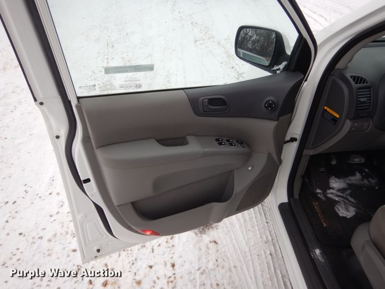 image for item HS9816 2012 Kia Sendona  van