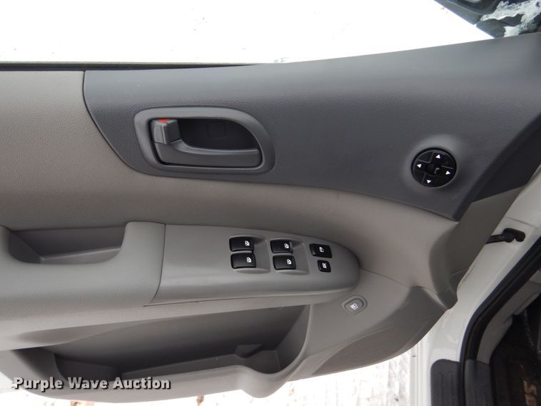 image for item HS9816 2012 Kia Sendona  van