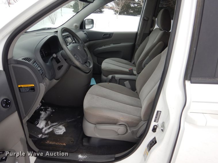 image for item HS9816 2012 Kia Sendona  van