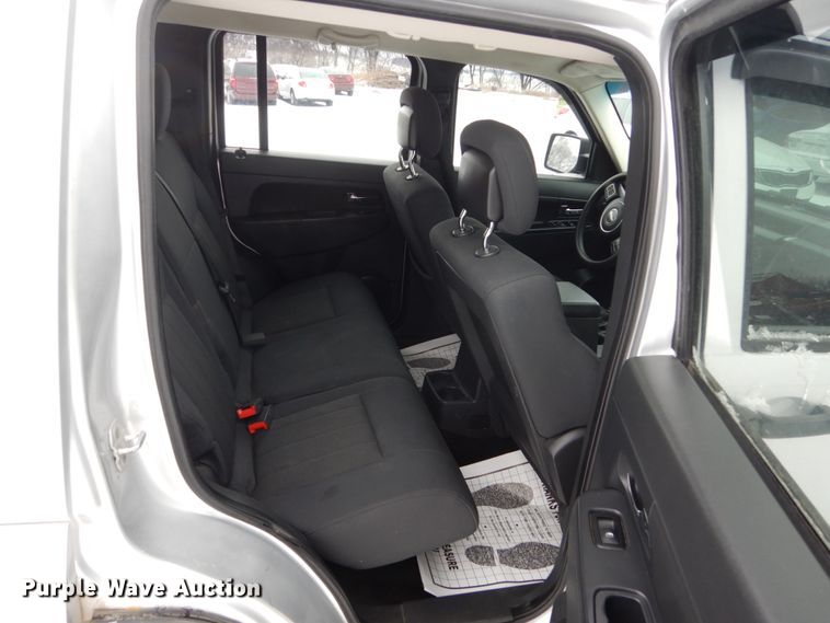 image for item HS9820 2011 Jeep Liberty  SUV