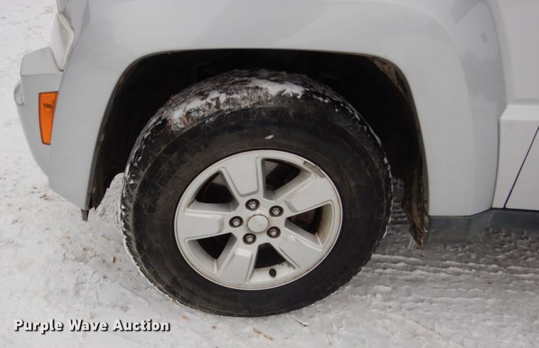 image for item HS9820 2011 Jeep Liberty  SUV