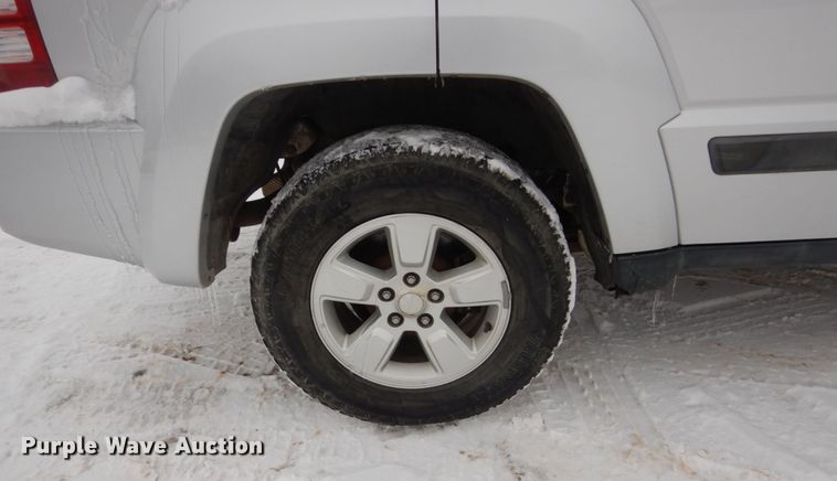 image for item HS9820 2011 Jeep Liberty  SUV