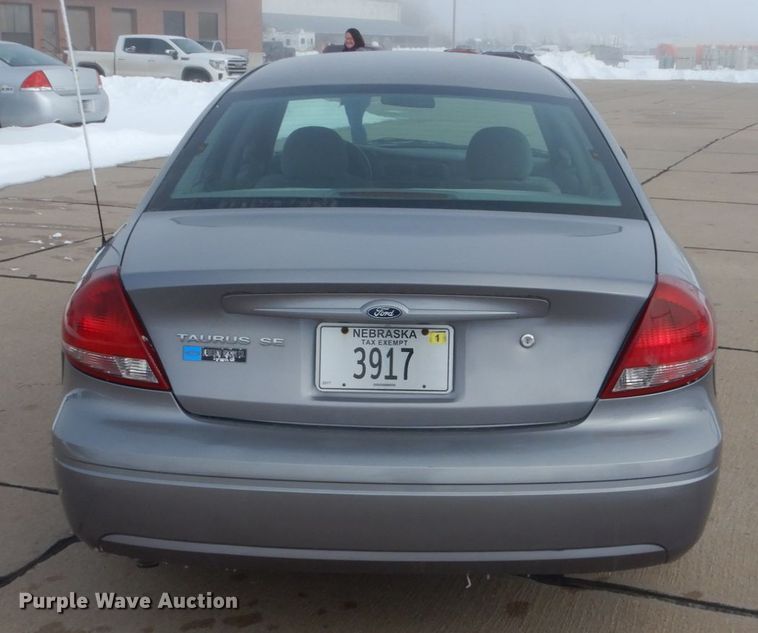 image for item HS9873 2007 Ford Taurus SE