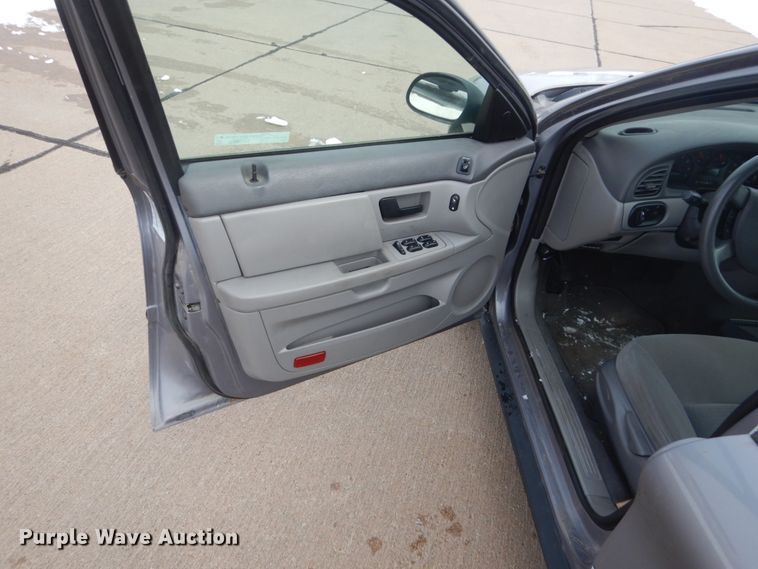 image for item HS9873 2007 Ford Taurus SE