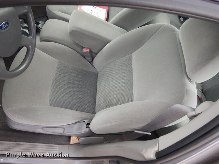 image for item HS9873 2007 Ford Taurus SE