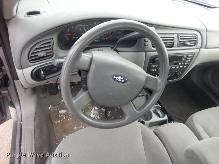 image for item HS9873 2007 Ford Taurus SE