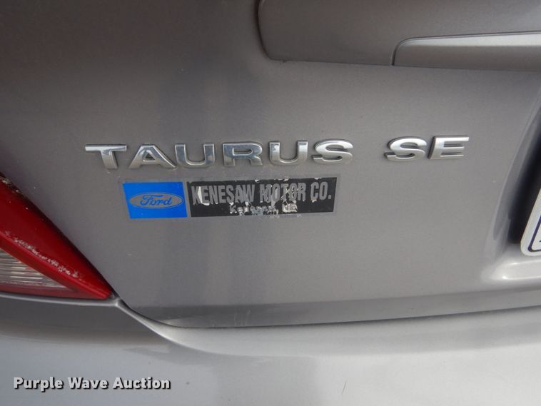 image for item HS9873 2007 Ford Taurus SE