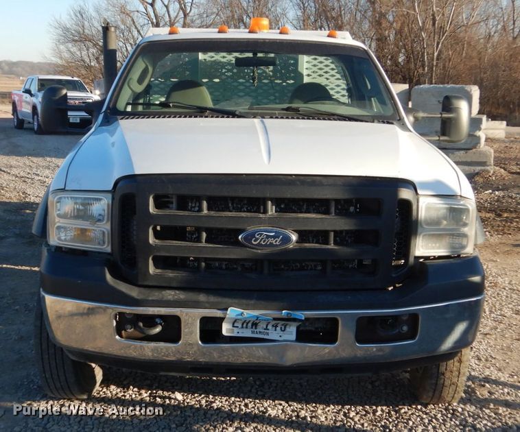 image for item HU9875 2006 Ford F450 Super Duty  flatbed truck