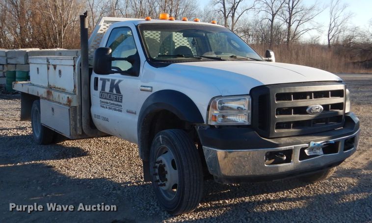 image for item HU9875 2006 Ford F450 Super Duty  flatbed truck