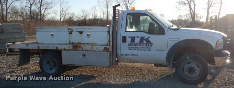 image for item HU9875 2006 Ford F450 Super Duty  flatbed truck