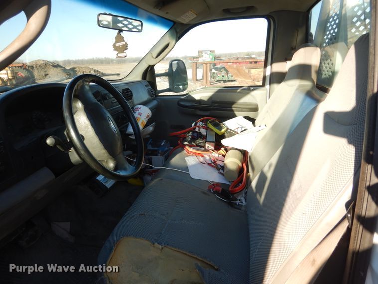 image for item HU9875 2006 Ford F450 Super Duty  flatbed truck