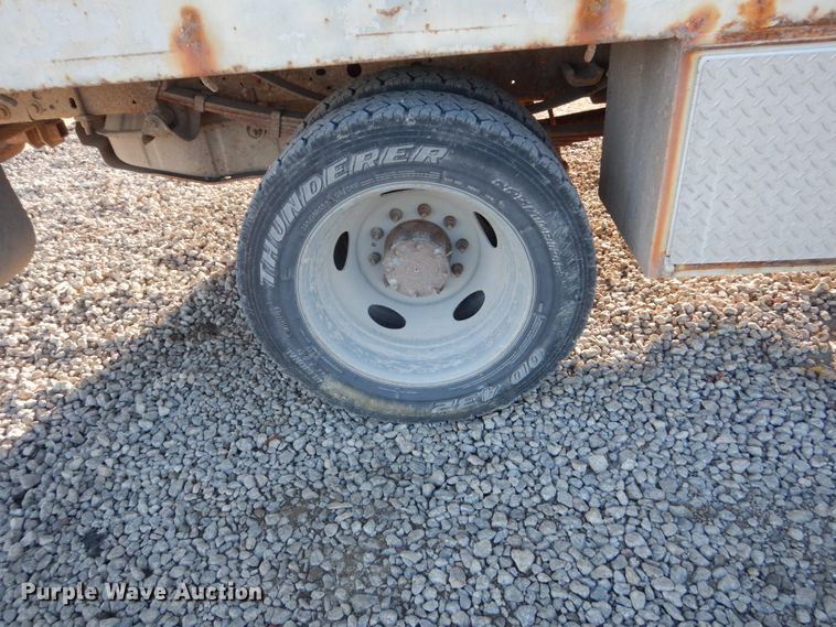 image for item HU9875 2006 Ford F450 Super Duty  flatbed truck