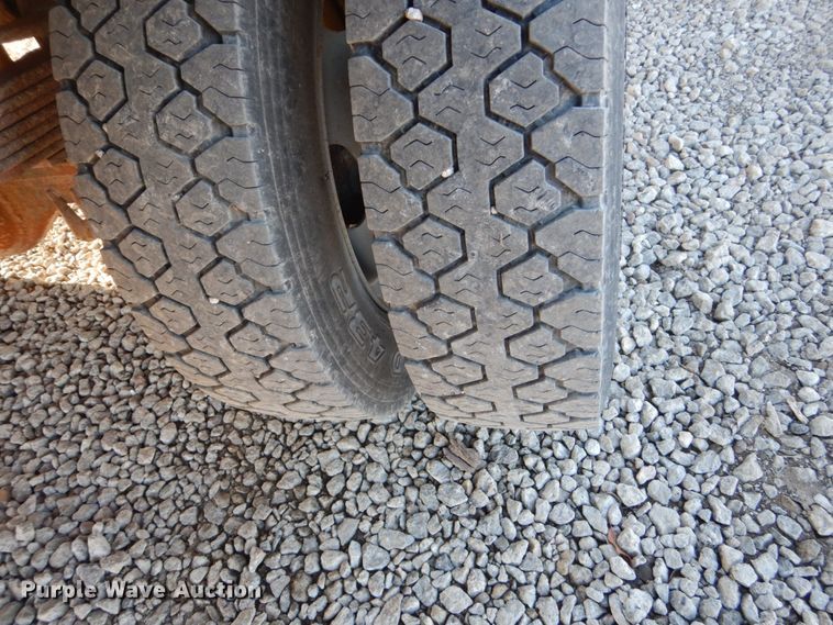 image for item HU9875 2006 Ford F450 Super Duty  flatbed truck