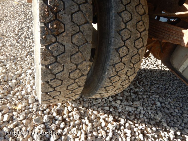 image for item HU9875 2006 Ford F450 Super Duty  flatbed truck