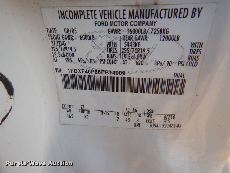 image for item HU9875 2006 Ford F450 Super Duty  flatbed truck