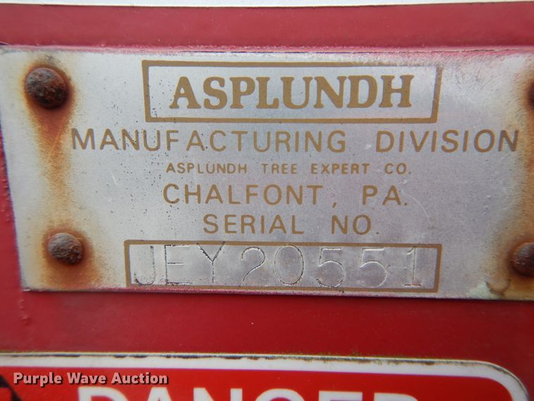 image for item HV9602 Asplundh  wood chipper