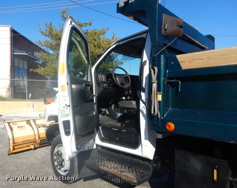 image for item HV9607 2007 GMC C5500  dump truck