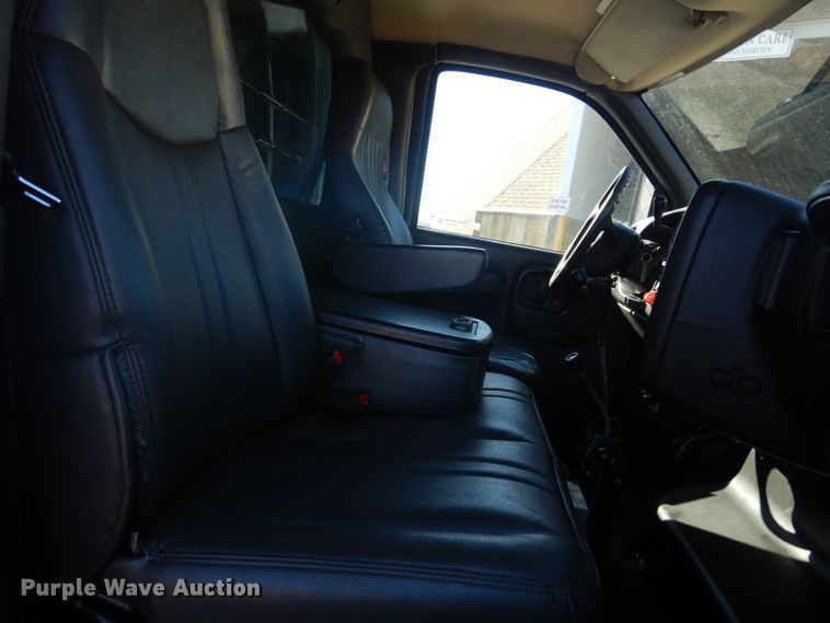 image for item HV9607 2007 GMC C5500  dump truck