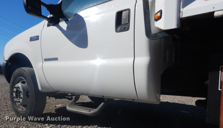 image for item HV9608 2002 Ford F550  dump truck