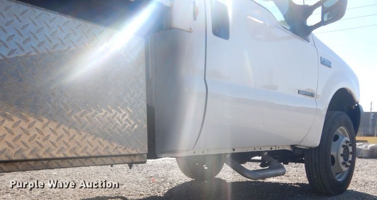 image for item HV9608 2002 Ford F550  dump truck