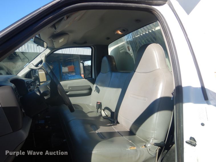 image for item HV9608 2002 Ford F550  dump truck