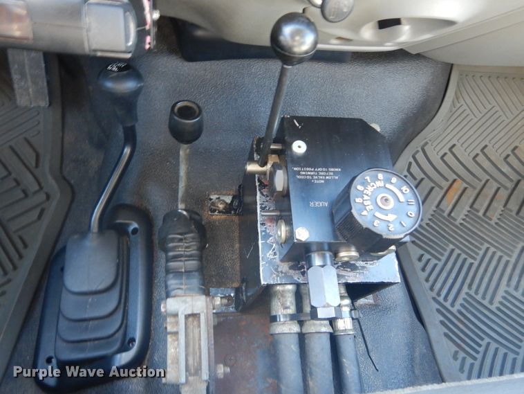 image for item HV9608 2002 Ford F550  dump truck