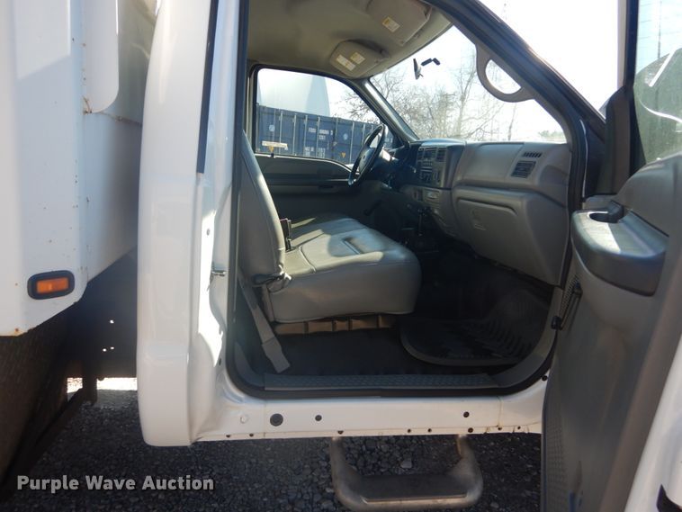 image for item HV9608 2002 Ford F550  dump truck