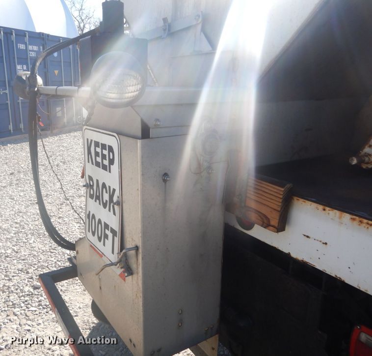 image for item HV9608 2002 Ford F550  dump truck