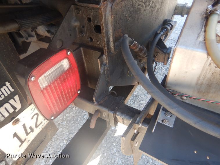 image for item HV9608 2002 Ford F550  dump truck