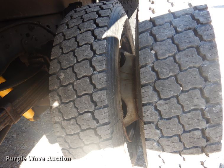 image for item HV9608 2002 Ford F550  dump truck