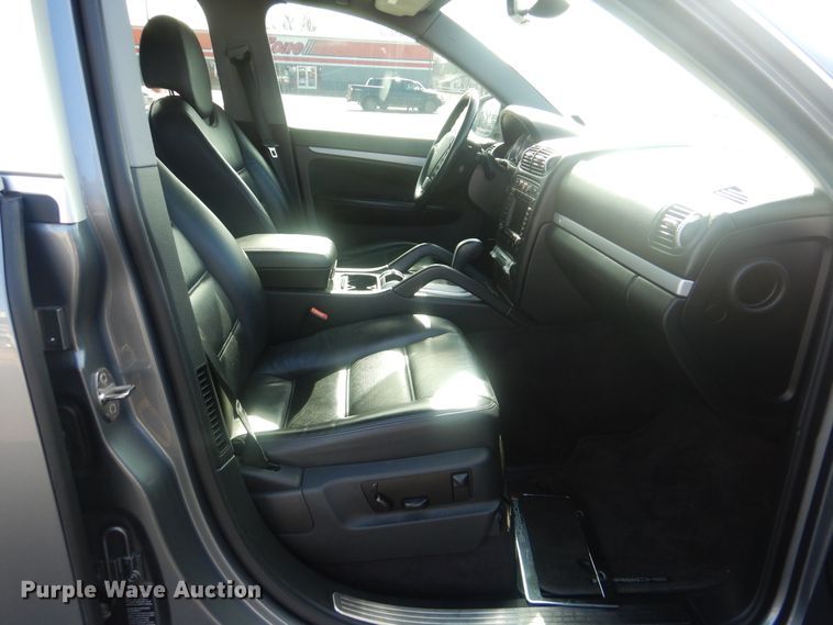 image for item HW9772 2006 Porsche Cayenne S  SUV