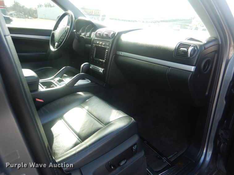 image for item HW9772 2006 Porsche Cayenne S  SUV