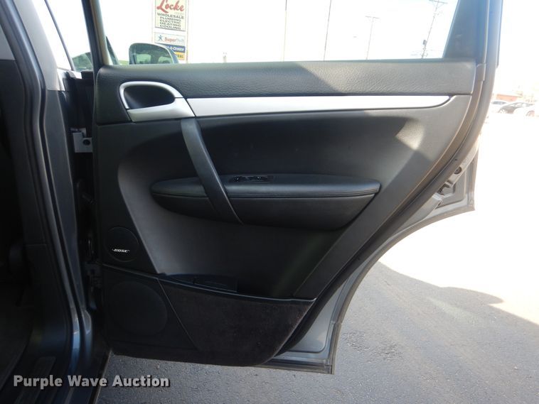 image for item HW9772 2006 Porsche Cayenne S  SUV