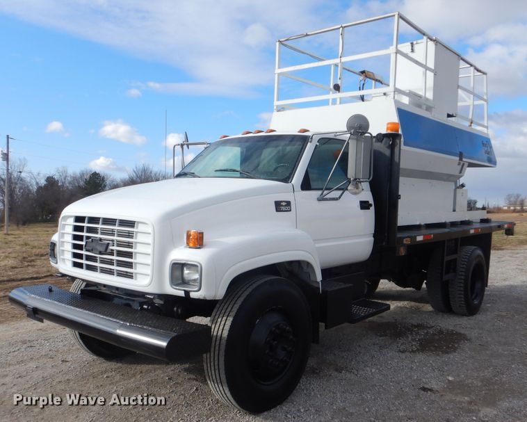 image for item HX9093 1999 Chevrolet C7500  hydroseeder truck