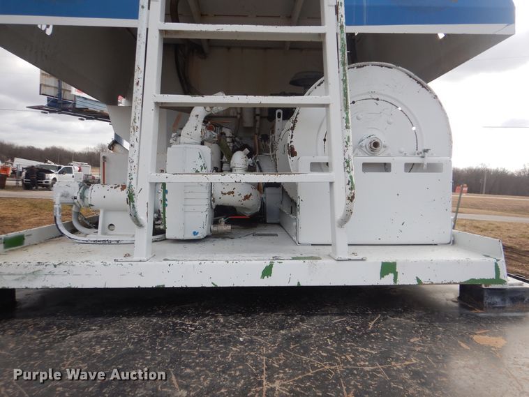 image for item HX9093 1999 Chevrolet C7500  hydroseeder truck