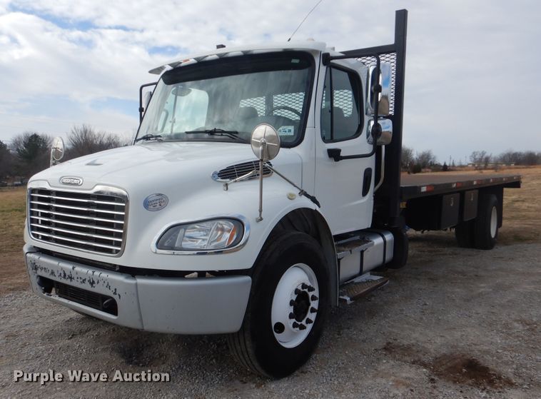 image for item HX9102 2013 Freightliner M2 106  flatbed truck