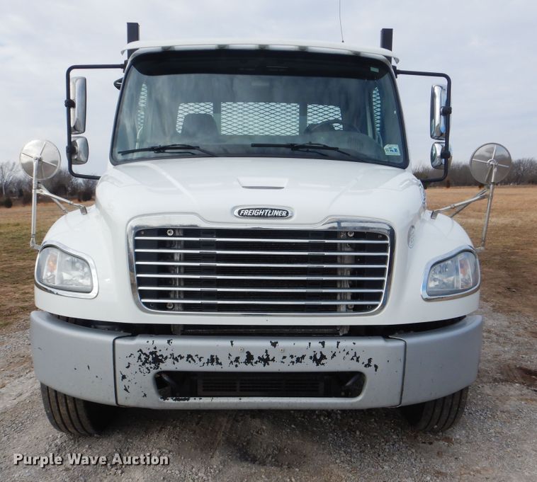 image for item HX9102 2013 Freightliner M2 106  flatbed truck