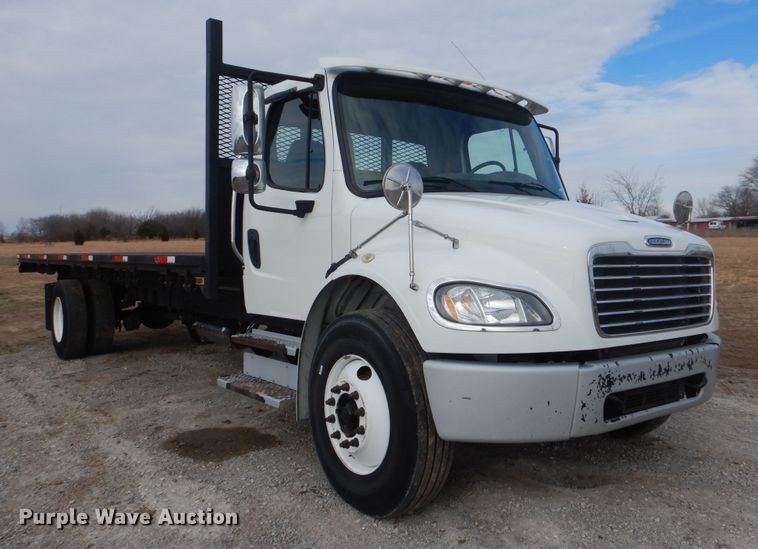 image for item HX9102 2013 Freightliner M2 106  flatbed truck