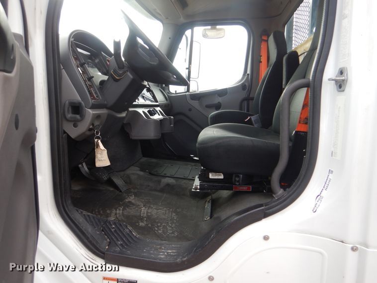 image for item HX9102 2013 Freightliner M2 106  flatbed truck