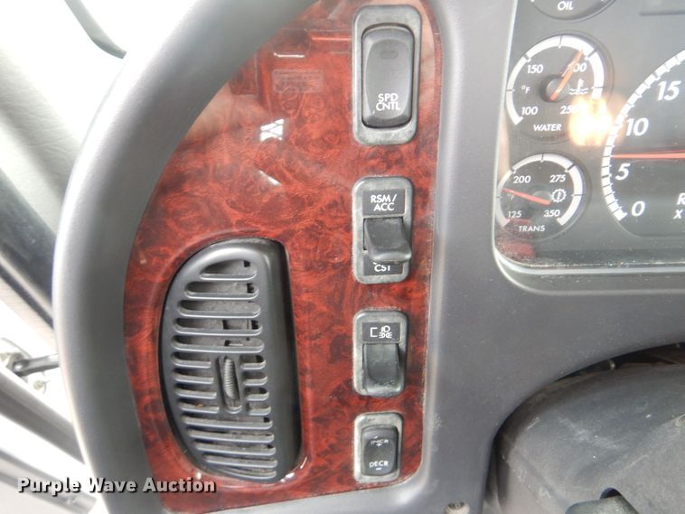 image for item HX9102 2013 Freightliner M2 106  flatbed truck