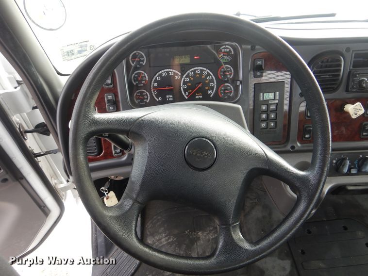 image for item HX9102 2013 Freightliner M2 106  flatbed truck