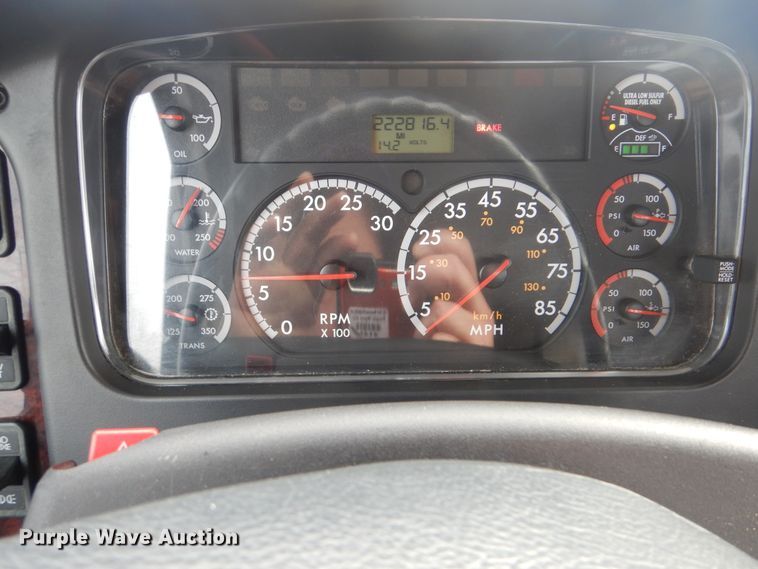 image for item HX9102 2013 Freightliner M2 106  flatbed truck