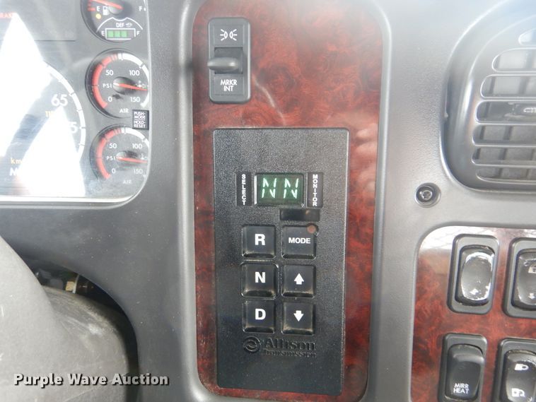 image for item HX9102 2013 Freightliner M2 106  flatbed truck