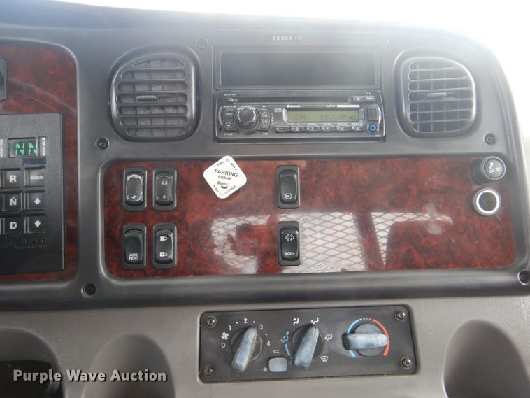 image for item HX9102 2013 Freightliner M2 106  flatbed truck