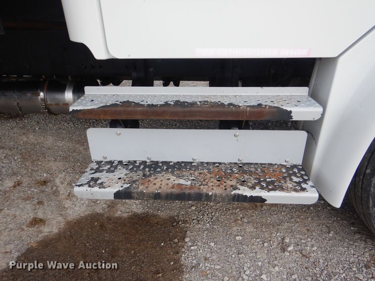 image for item HX9102 2013 Freightliner M2 106  flatbed truck